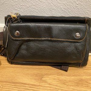 Black fanny pack